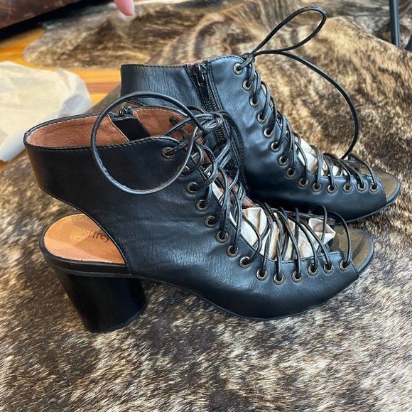 Jeffrey Campbell Black Leather Covets Lace up bootie / Sandal, Size 8. - Picture 8 of 9